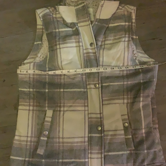 Sherpa lined  Large Vest  NWOT - Picture 9 of 11